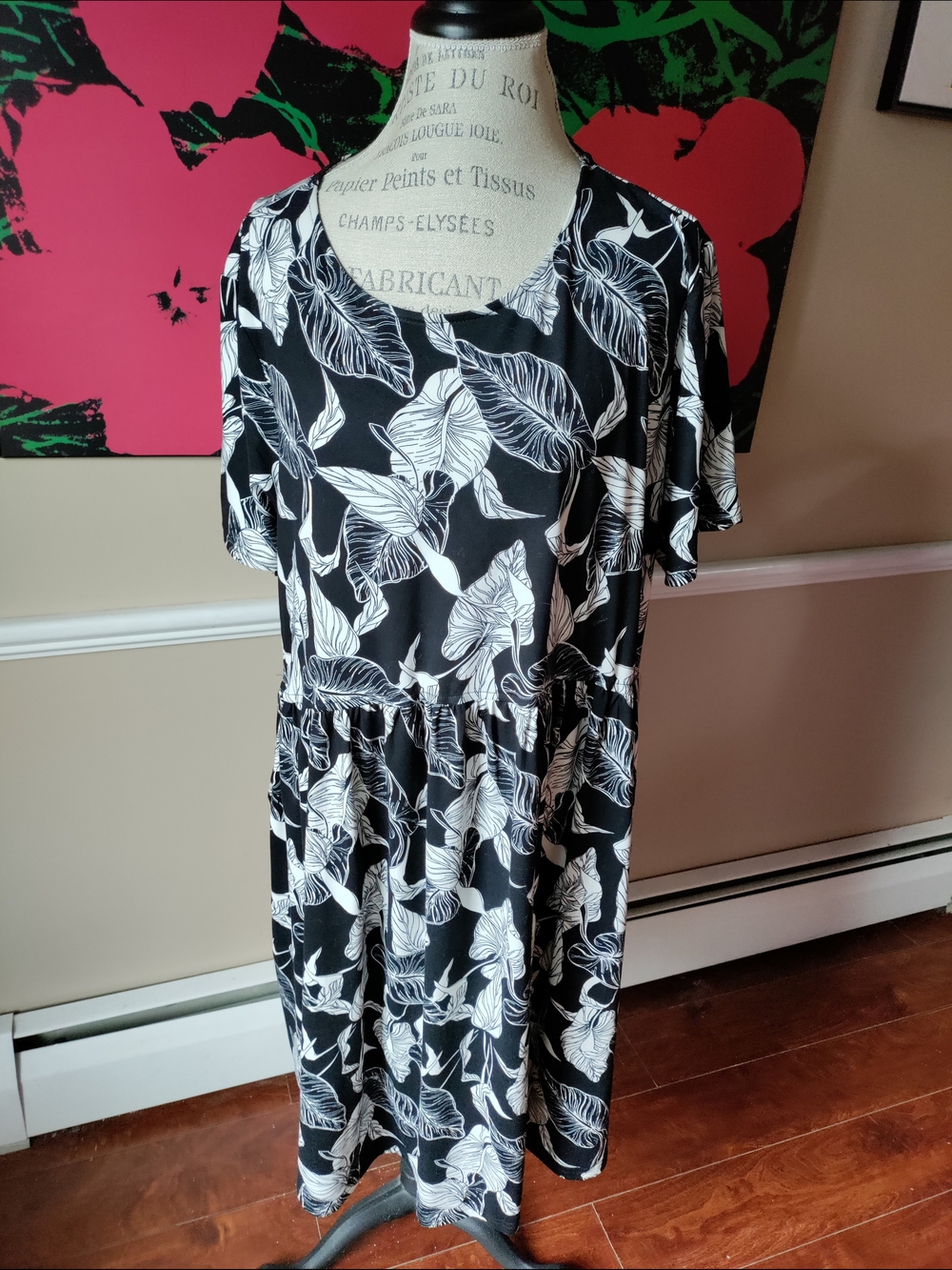 Women's Plus Size Black & White Leaf Print Midi Dress 2XL